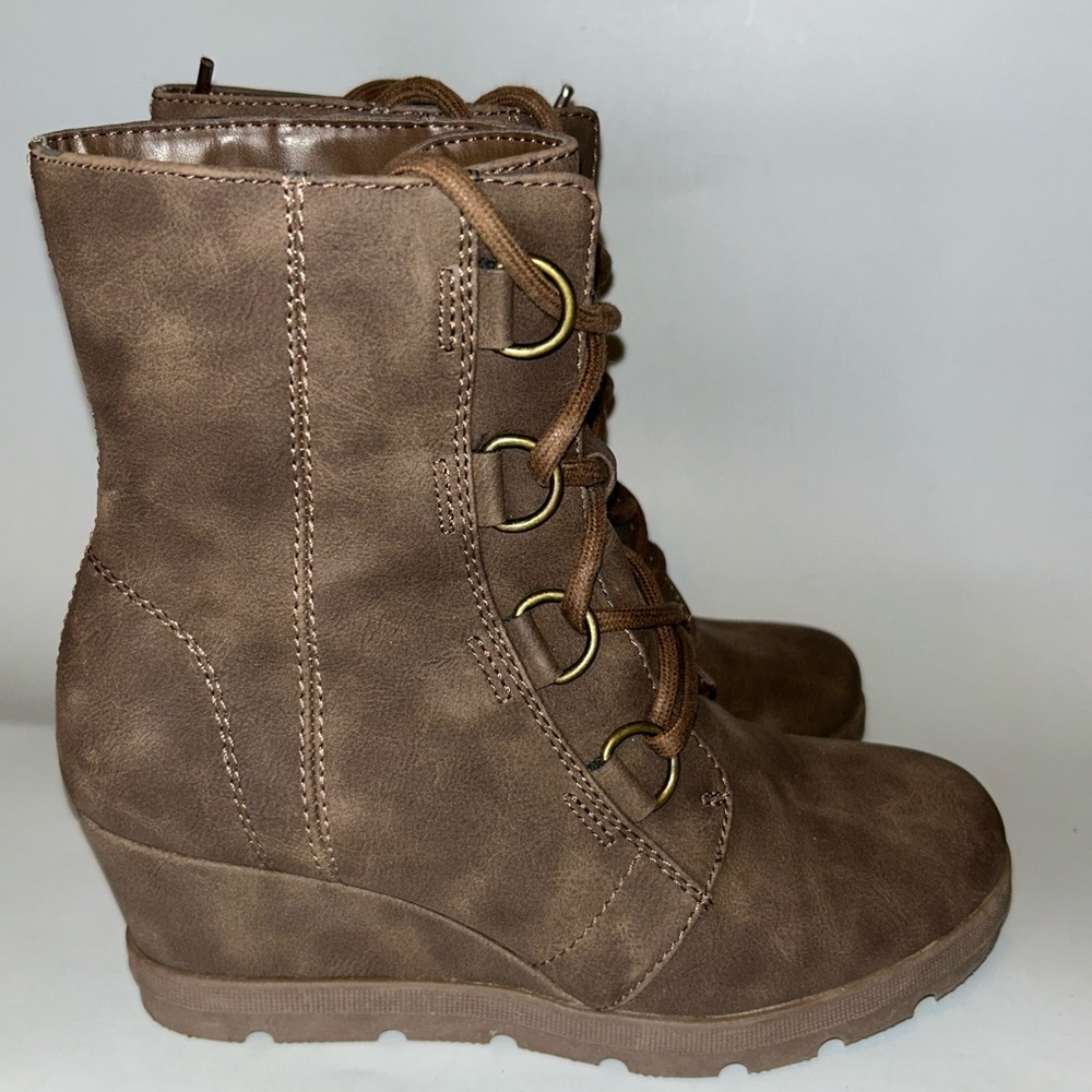 Pre loved kohls Adelia  leather lace wedge bootie - Picture 6 of 9